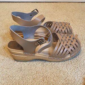 Elegant Tan Woven Sandals